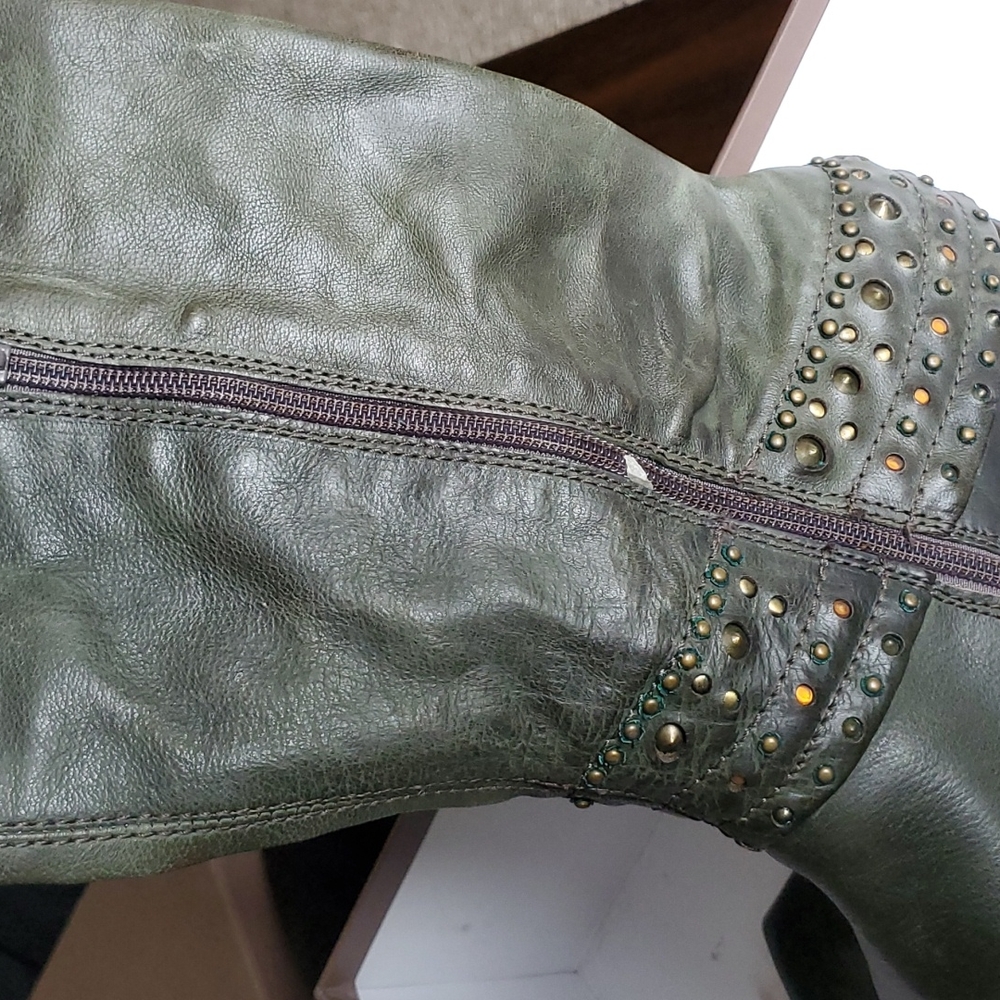 High Boots - Picture 3 of 9